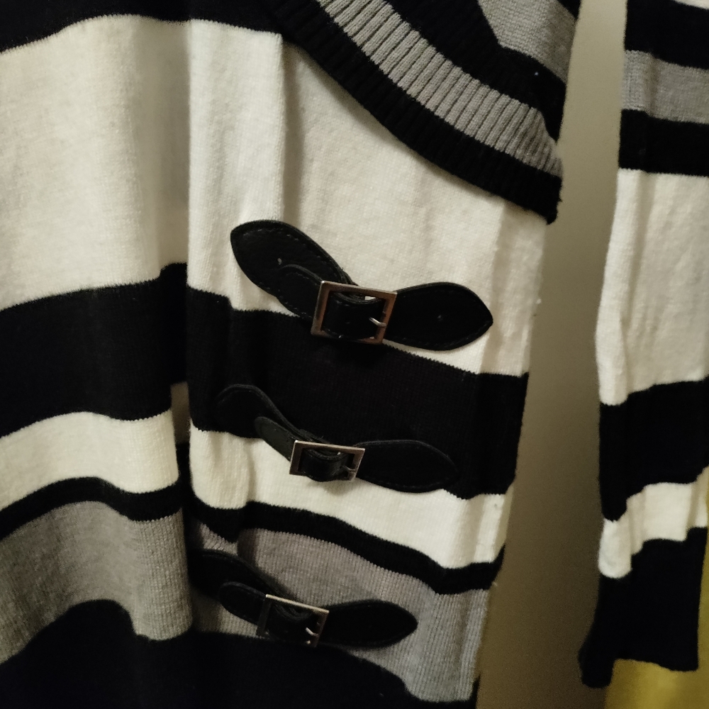 Striped sweater dress - Picture 3 of 3